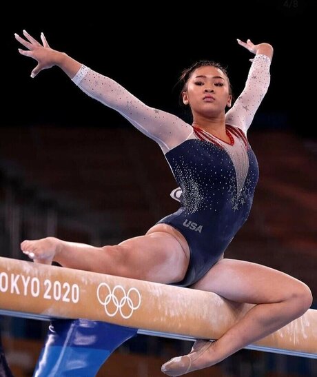 Suni Lee modèle artistique image