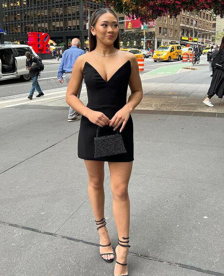 Suni Lee actrice de nus img