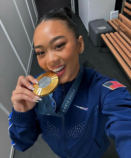 Suni Lee star du porno de haute qualité des photos