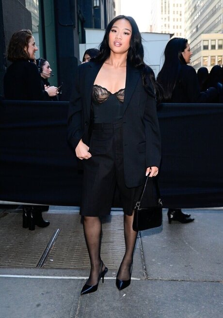 Suni Lee star du porno en haute qualité photos