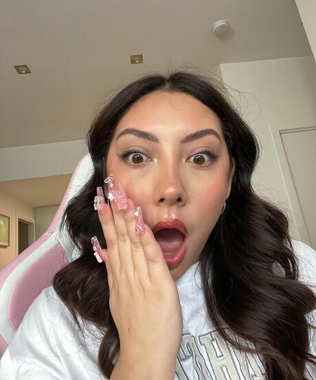 ASMR JADE star du porno érotique images