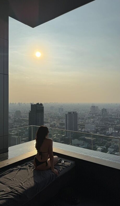 brunette onlyfans xxx image