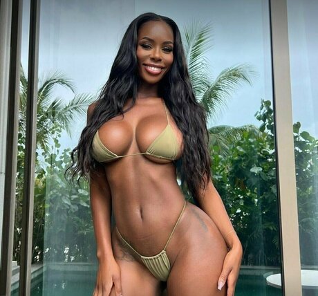 Lexi Hart actrice de grande qualité des photos