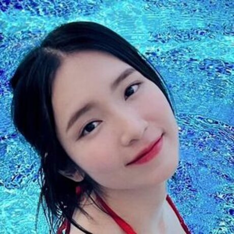 Mena Noona modèle sympa photo