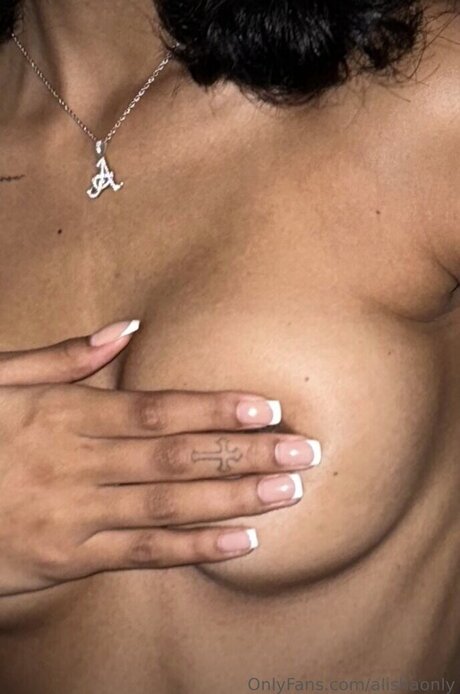 Aalishass Alishakone nus de stars du porno img