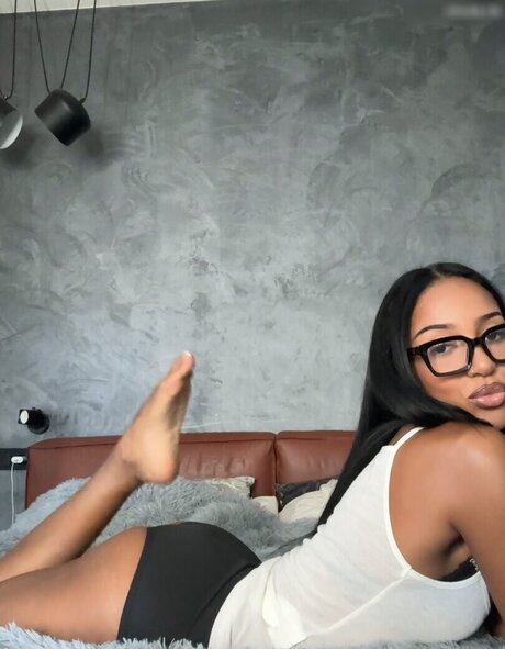 Aalishass Alishakone jolie actrice img