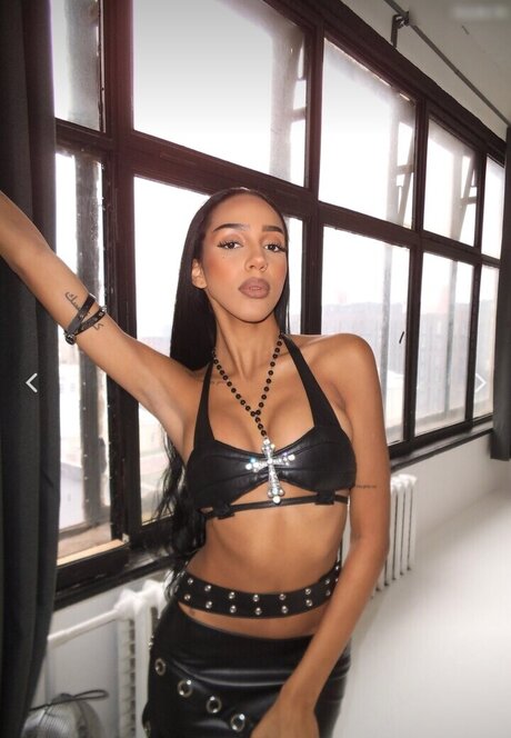 Aalishass Alishakone star du porno en haute qualité image