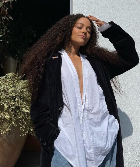 Quintessa Swindell modèle pornographique galerie