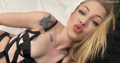 Leah Luv modèle adulte archive