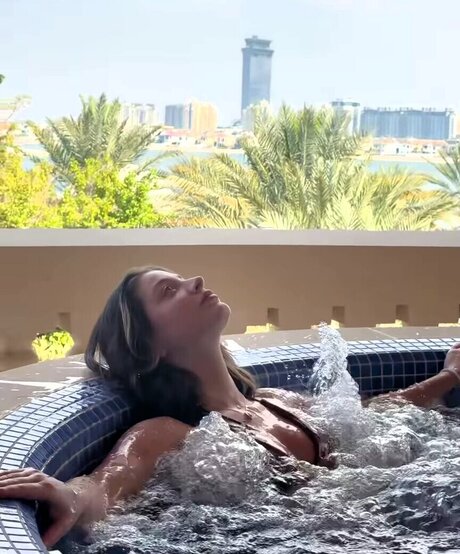 Leyla Afshonkar art modèle photos