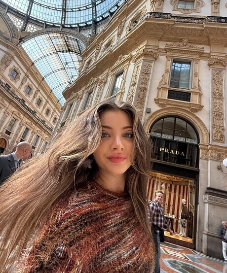 Leyla Afshonkar modèle porno image