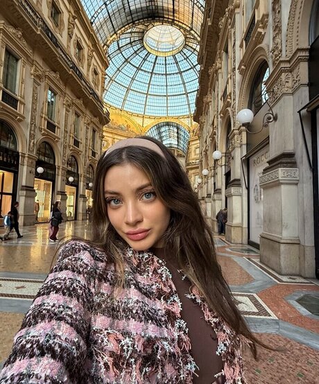 Leyla Afshonkar actrice sexy des photos