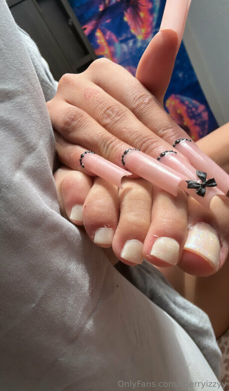 cherryizzyy art modèle images