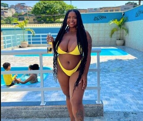 Velvet Scarlett actrice de nus galeries