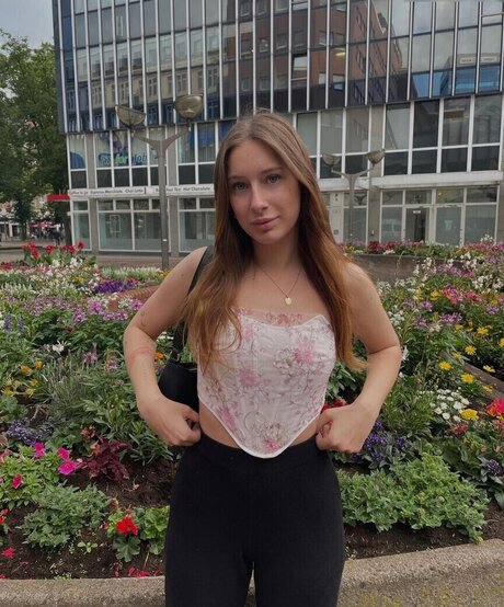 pom-pom girl nue onlyfans magnifique parfait archive