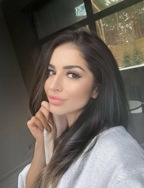 Caroline ASMR modèle parfait photos