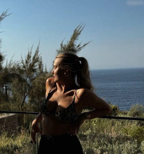 lingerie blanche onlyfans sexe hd des photos