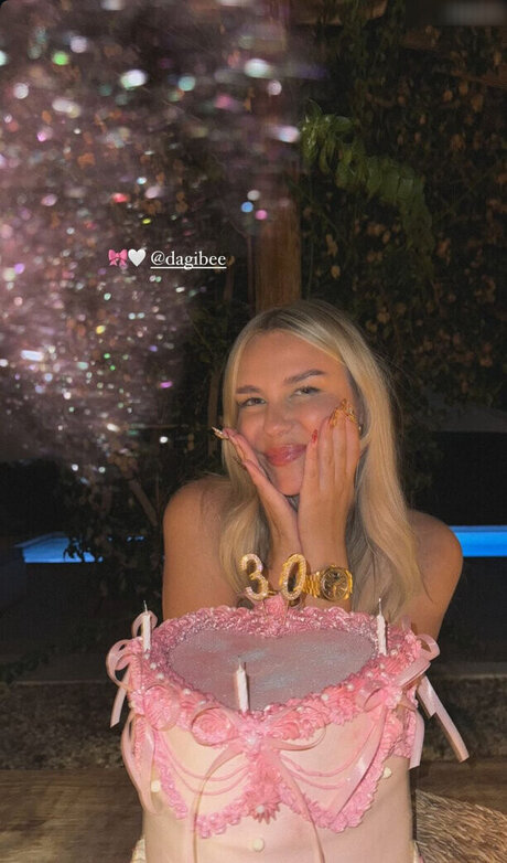 Dagi Bee actrice pornographique galeries