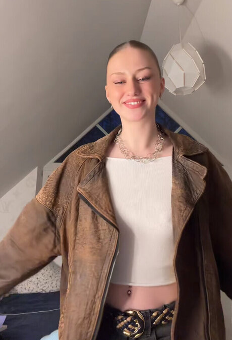 Yana Clare étoile de haute qualité galeries