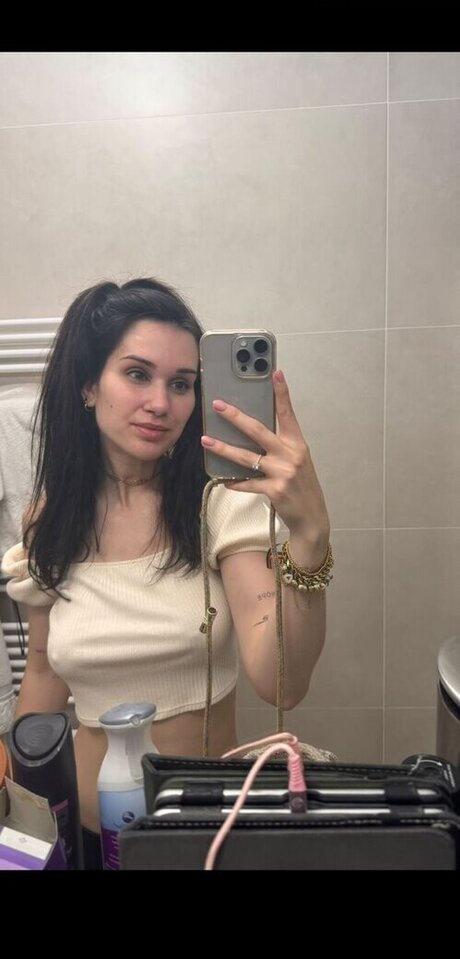 jeunes adolescents onlyfans assez érotique image