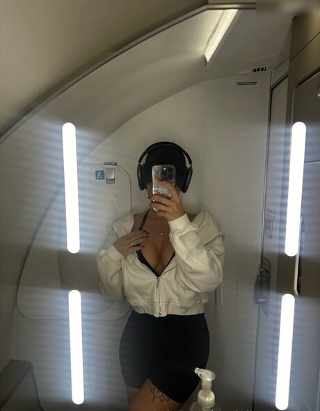 Julia R mmelt modèle érotique des photos