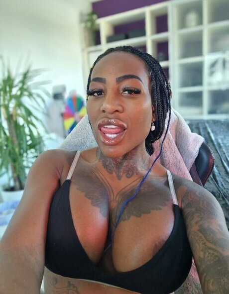 Josy Black xxx étoile photos