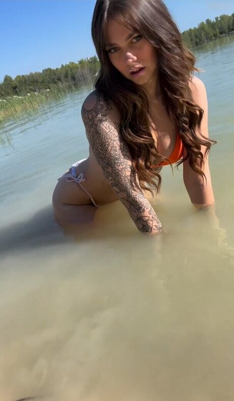 pom-pom girl asiatique onlyfans gratuit xxx image