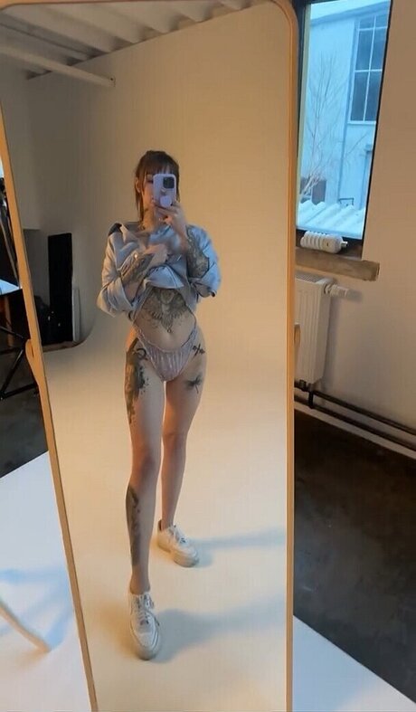 tatouages ​​blonds onlyfans assez hd galerie