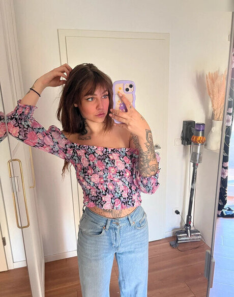 Tizeax étoile chaude des photos