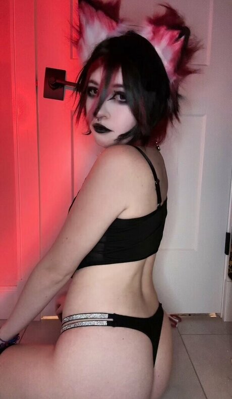 rattled bones actrice hd photos