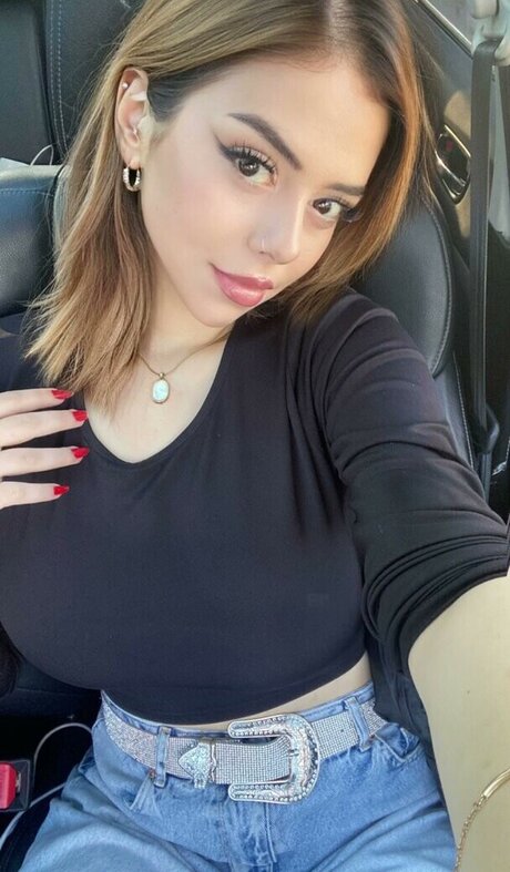 Sude Beren Ataselim modèle sympa photos