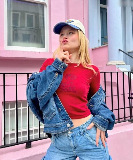 blonde aux gros seins onlyfans haute qualité gratuit archive