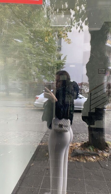 aileen slf modèle nu image