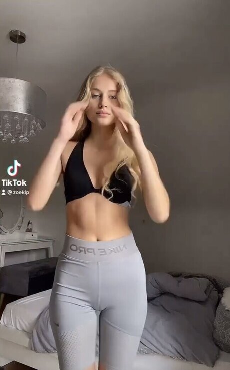 Zoe Kaeppele art de star du porno images