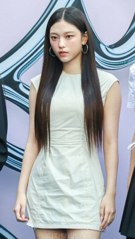 Haerin modèle adulte photo