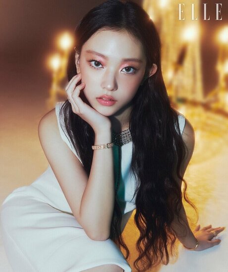 Haerin modèle sympa des photos