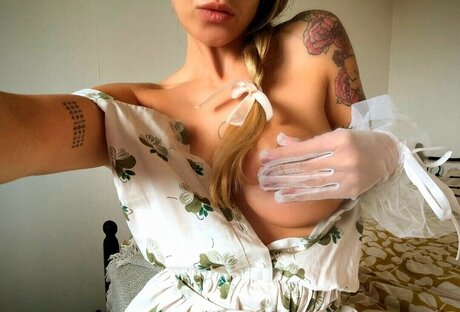 SonyaMO art modèle galeries