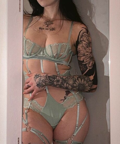 sadieeden_ étoile chaude image