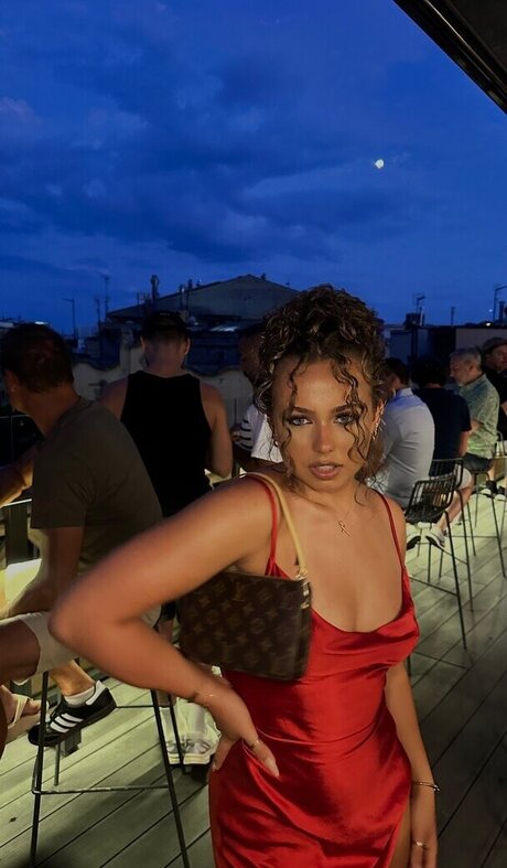 Olivia Alex modèle pornographique archive