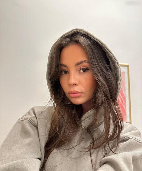 Celina Schacht étoile chaude galeries