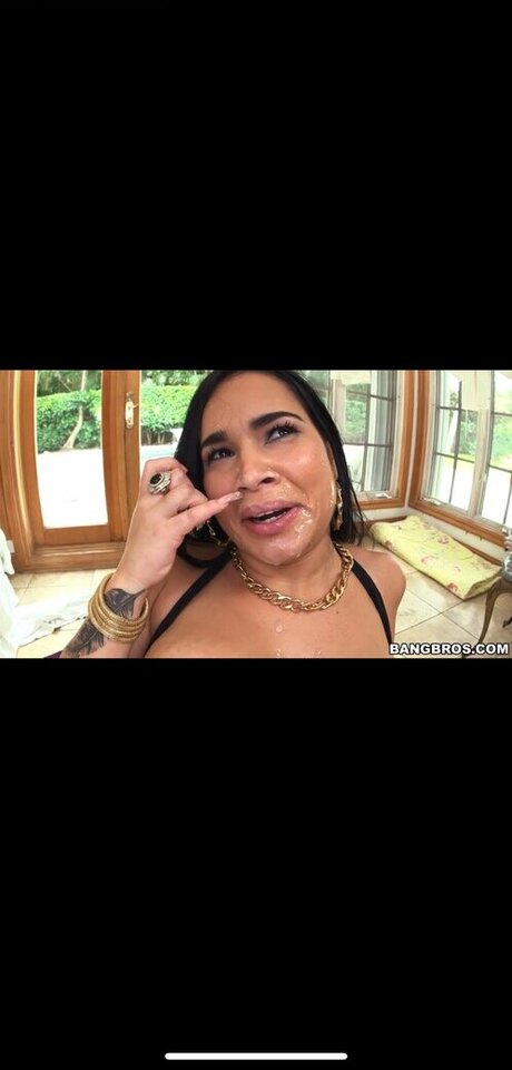 Destiny Cuban nus étoiles images