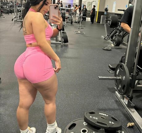 Karen Cantu beau modèle img