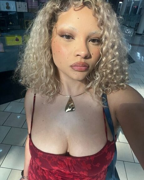 bossymfka actrice érotique archive