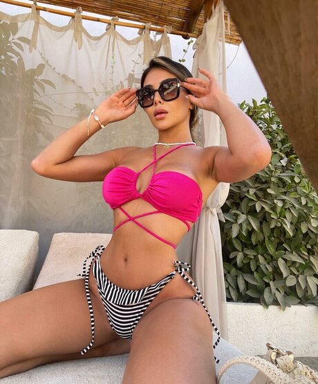 Isra Hurmanli modèle de sexe photos