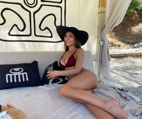 Isra Hurmanli actrice érotique photos