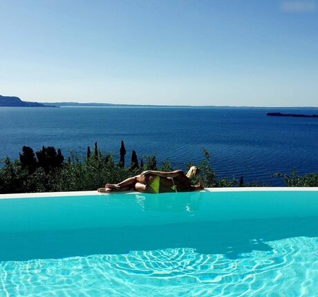 chevauchant un gode onlyfans art pornographique galeries