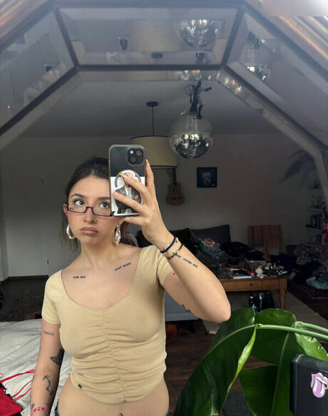 actrice onlyfans chaud nu archive