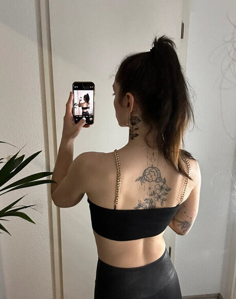 fellation japonaise onlyfans beaux nus photos