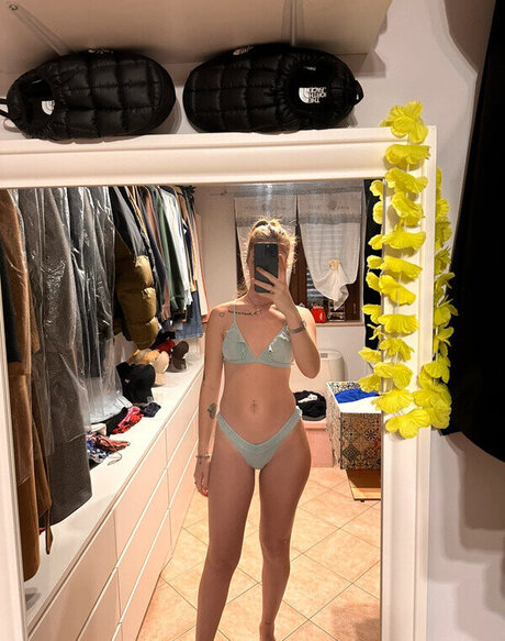 plage seins nus onlyfans érotique xxx archive