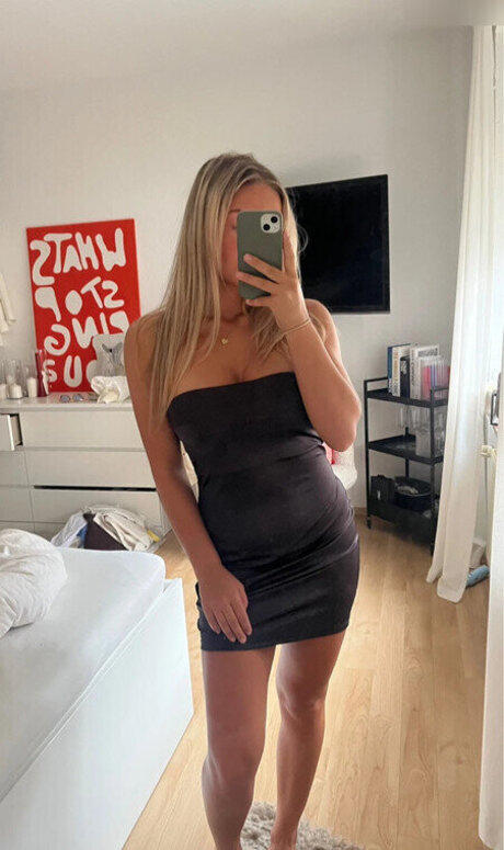 visage blond uniquementfans sexe gratuit des photos